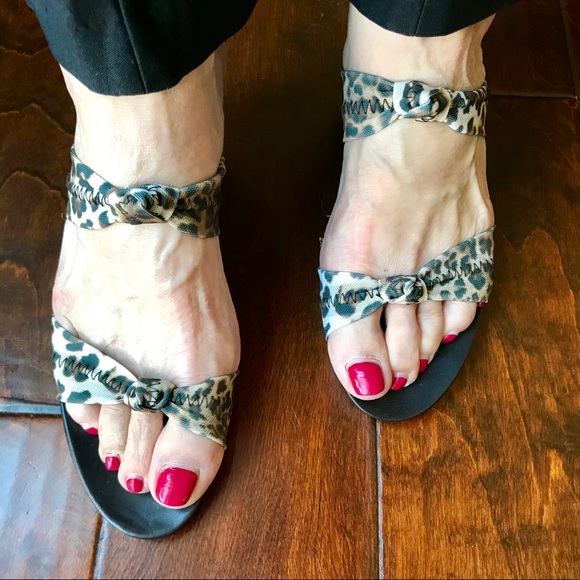 🎉Host Pick🎉Animal Print Sandals by Donald Pliner - Picture 1 of 5